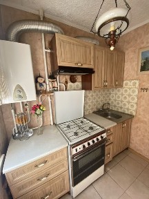 Продам гарну 2х кім. 3/5 з ремонтом пр-т Лукʼяненко