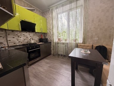 Продам ПРОСТОРУ 3 х кімн квартиру ЦЕНТР, вул. Г. України