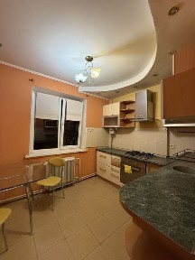 Здається в оренду 1-шка по вулиці Момота 40