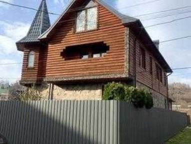 Просторий триповерховий будинок у Делятині 313 м²