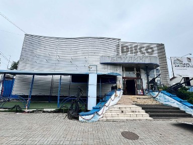 Центр Садова 652 кв. м. фасад гарне місце