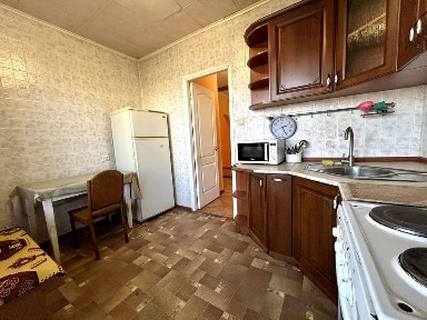 Продамо 2-кім кв, Бальзака 77, Деснянський р-н, Троєщина