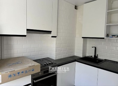 Продам 2 кімнатну квартиру на днепр. дорозі з ремонтгм
