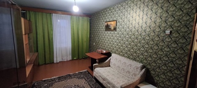 Продам 1 кімнатну Металургів
