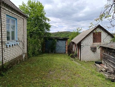 Продаж 1/2 будинку, окремий вхід, двір) в центрі Межиріч
