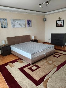 Киев, Бориса Гарина ул., 51