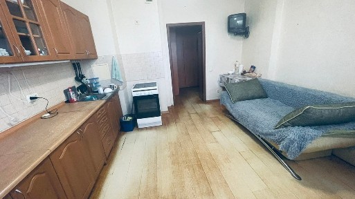 Київ, Анни Ахматової вул., 46