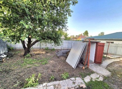 Продам пів будинку, рн Шкільний, окреме подвір'я!