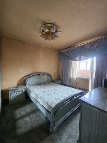 Продаж 3-к квартири 73 м² Ревуцького 4 м. Харьківська