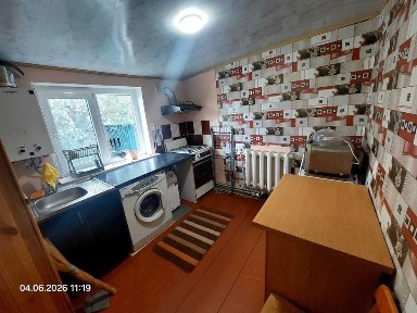частина будинку в районі базару. Терміново. торг.