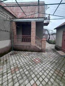 Продам газифицированный дом в Раздельной на 10 сот. земли