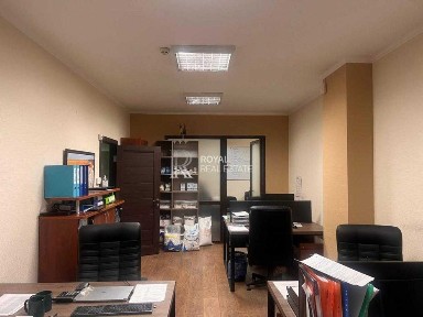 Продаж Офіс 200 м² 6 Кімнат Шевченківський р-н Бульварно-Кудрявська Фасад 1 Поверх Центр Кабінети Переговорні Паркінг Інвертори Генератор