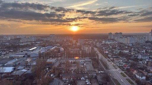 Продаж квартири біля метро, неймовірний вид, панорамна, генератор!
