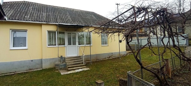Ціну знижено! Продаж будинку з ділянкою на курорту Поляна