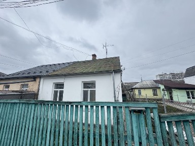 Продаж частини будинку центр