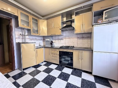 В продажу 4к. кв на проспекті Лушпи