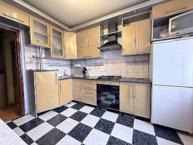 В продажу 4к. кв на проспекті Лушпи