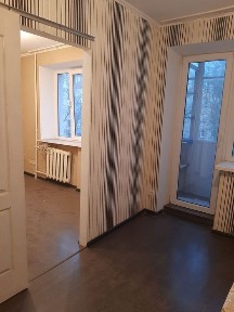 Продам 2 изол. гостинку, свои удобства, балкон. р-н Одесская