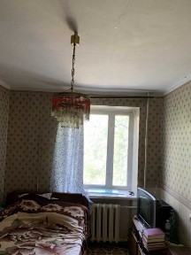 Продажа трехкомнатной с отличной локацией, средний невысокий этаж, кирпичный дом на Таирова
