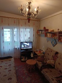 В продаже трехкомнатная квартира в жилом хорошем состоянии на Черемушках.