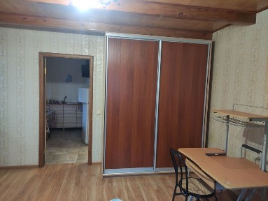 Будинок 2 поверховий здаємо для чоловіка. Терміново. Вільно.
