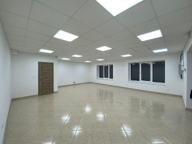 Офіс / Салон / Магазин - 56 м² з ремонтом, біля ІФНТУНГ. Карпатська 17А