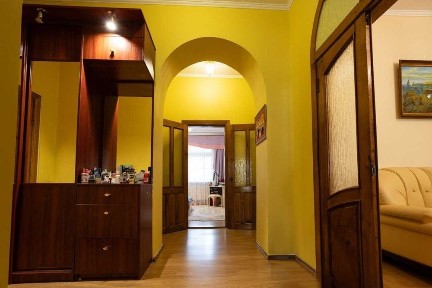 Продаж 3 квартири 104 м. кв. Індивідуальне опалення. Майже центр міста.