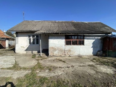 Продам будинок на вул. Довбуша