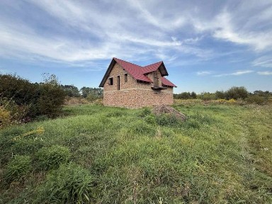 Продам незавершене будівництво житлового цегляного будинку