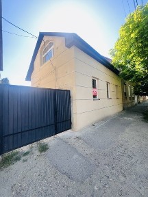 Продаж 2 поверхової 2 кімн кв-ри + кухня-вітальня в центр. частині м. Берегове (єВідновлення)