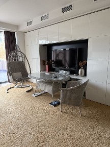 Стильная двухуровневая квартира в ЖК «Амфитеатр», 200 м²