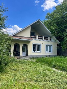 Будинок з гарною локацією по вул. Дружби