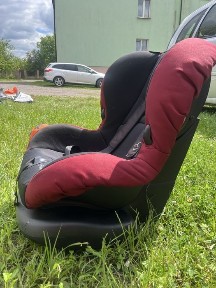 Дитяче автокрісло Maxi-Cosi Priori (червоно-чорне)