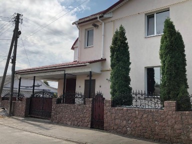Продаж будинку в Звягелі (центр) - ідеально під житло або бізнес!