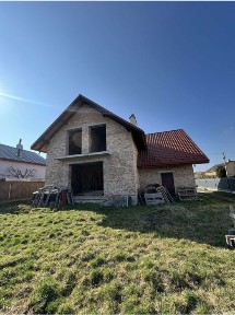 Продаж будинку біля Львова. Лапаївка + 10сот. землі. Усі комунікації підведені. 15хв. до центру Львова на авто