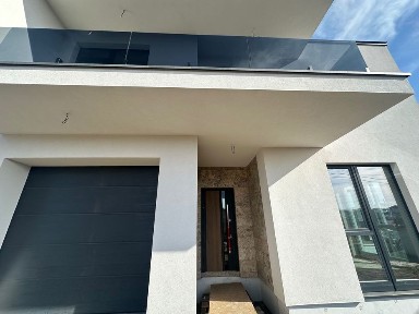 Продаж стильного будинку <a href='/newbuilding/6086/view/zk-zubra'>Зубра</a>