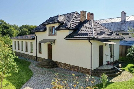 Продаж 2 будинків, Липники