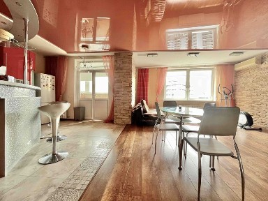 Довгострокова оренда просторої 3к квартири (144 м²) біля метро Лівобережна!
