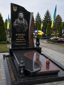 Пам'ятники з граніту під замовлення | Виготовлення та встановлення | DEKI Граніт