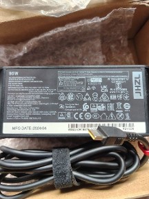 Блок живлення 95 Вт з USB Type-C коннектором.