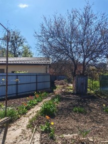Продам півбудинку в центральній частині міста з окремою адресою