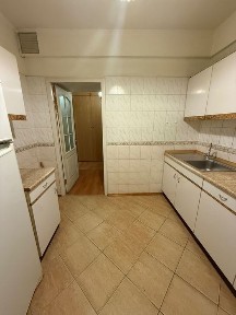 Продам 2 кімнатну роздільну квартиру Закревського 49