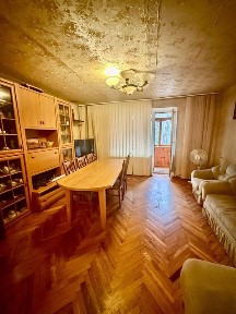 Продаж великої 4 кімнатної квартири