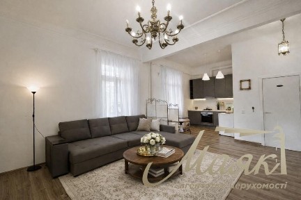 Продаж квартири 40 м² у самому центрі Києва вул. Заньковецької, Пасаж, Київ історичний центр