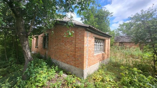 Добротний будинок в селі Мар'янівка.