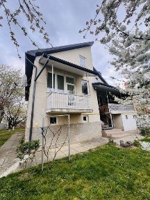 Продаж просторого будинку в м. Берегове (всього 300 м до термального комплексу «Жайворонок» та 500 м до державного термального басейну)