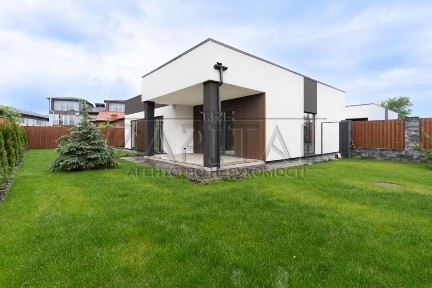 Продаж будинку 150м2 з терасою в закритому містечку 3км до Києва Тераса Ремонт Вишеньки