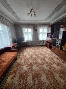 Отдельностоящий дом с газом, удобствами и участком.