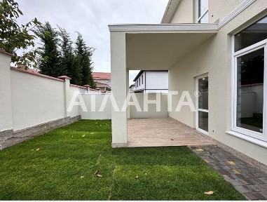 Продается компактный дом в Совиньоне 120 м2 на 2 сотках