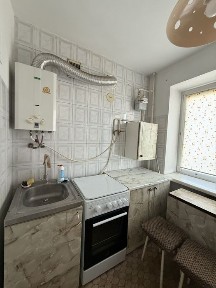 Продам квартиру. Район ринку, окремі кімнати